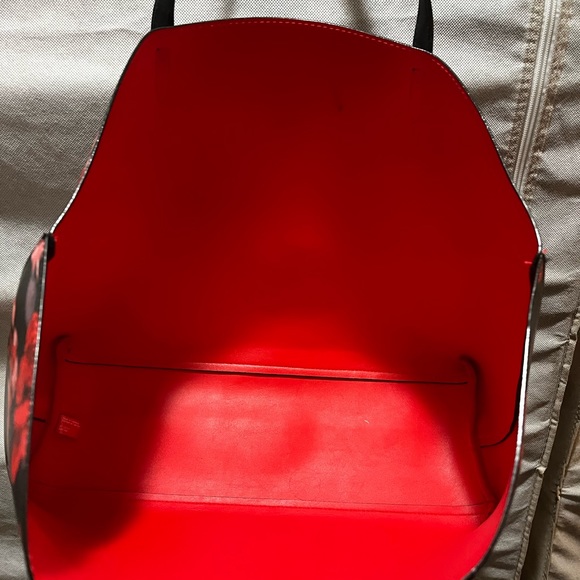 NWT Victoria’s Secret gorgeous floral tote bag - Picture 3 of 16